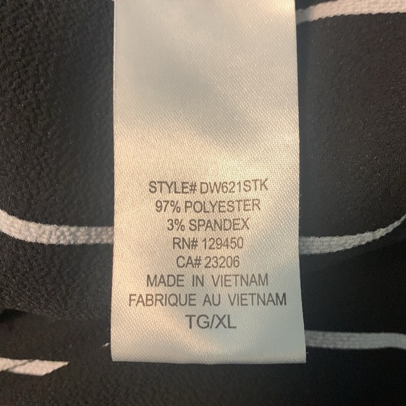 Capri length jumpsuit - Picture 3 of 5